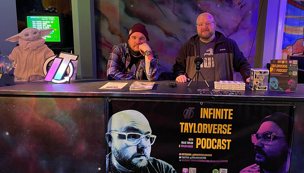 Taylor Oxner & Billie Taylor do a podcast from comic conference
