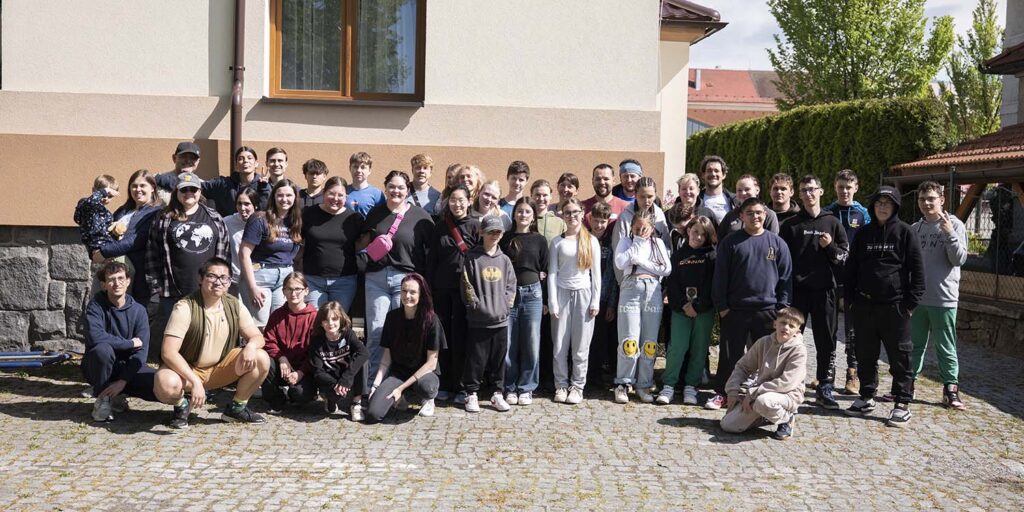 MNU team, Youth for Christ team, and Czech kids at the Hlinsko ministry weekend